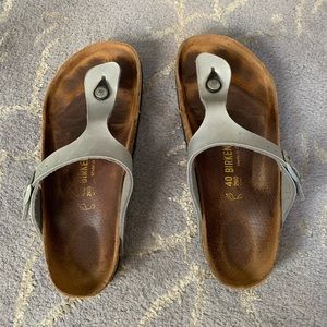 BIRKENSTOCK | SIZE 40 | SILVER GIZEH SANDALS